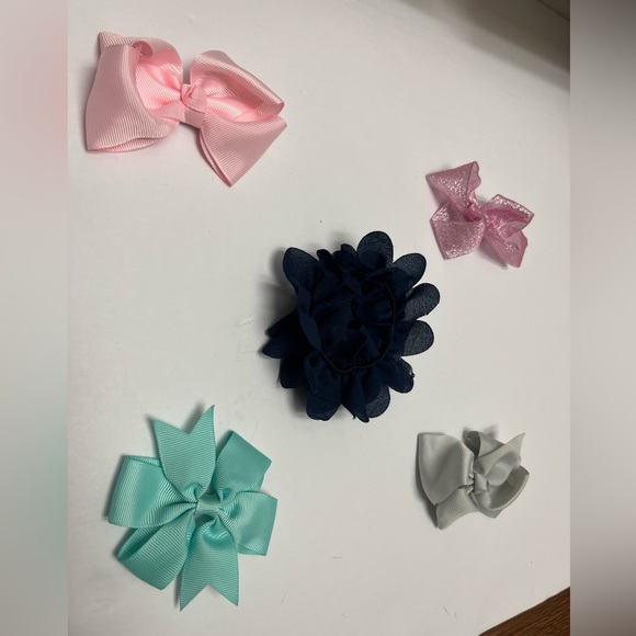 ❤️ FREE with any purchase 🙏🏽 Lot of 4 🎀🩵💖 bows clips and 1 ruffle scrunchie - Picture 7 of 14
